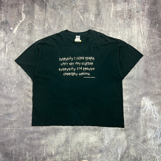 00s Black Text "Everyday I Think People Can't Get Any Stupider, Everyday I'm Proven Horribly Wrong" Quote Shirt XXL AT51