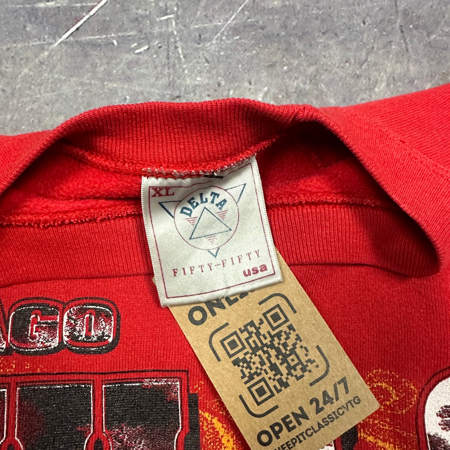 90s Red Chicago Bulls NBA Basketball Graphic Crewneck Sweasthirt L E36