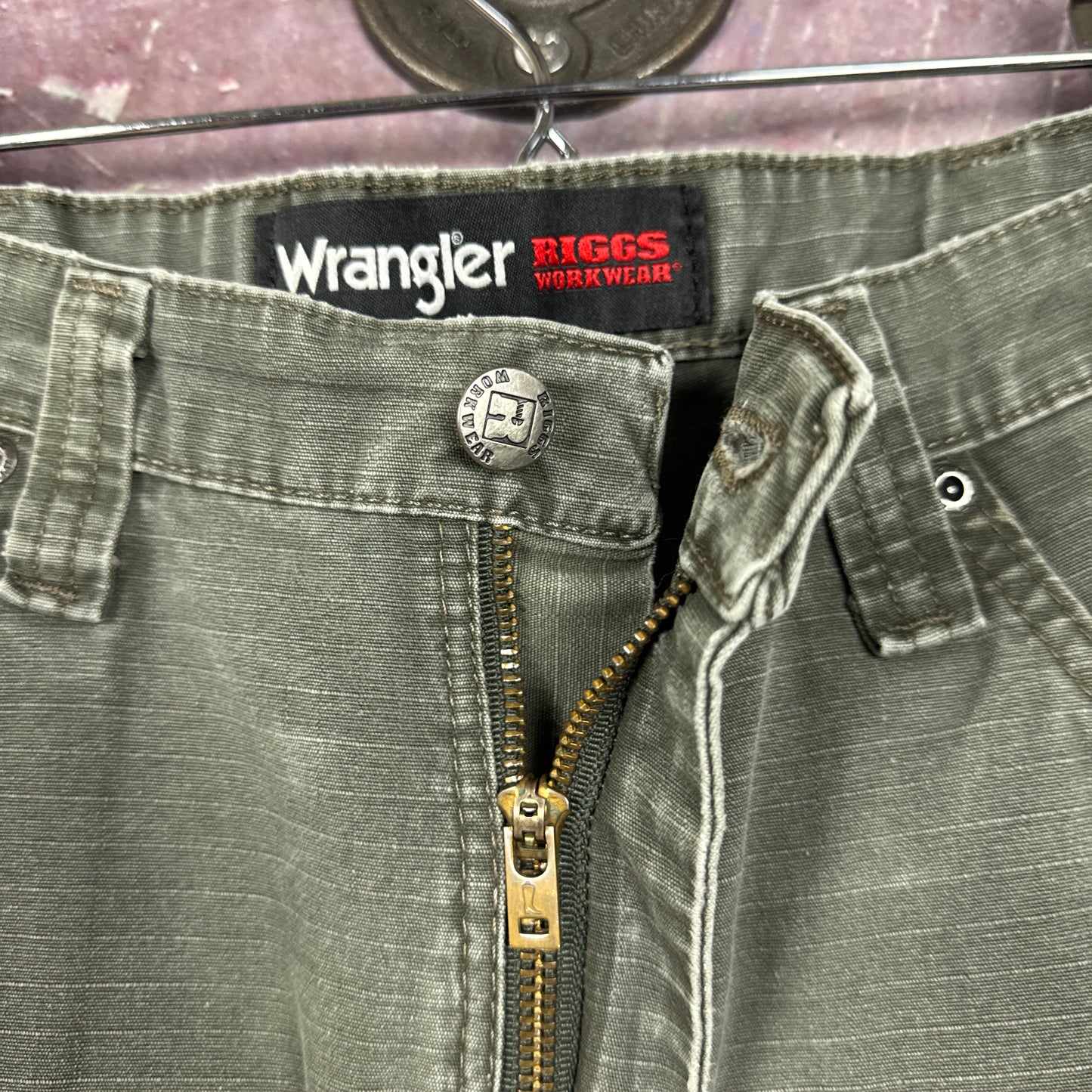 90s Olive Green Baggy Wrangler Riggs Carpenter Work Shorts 35x9.5 2759