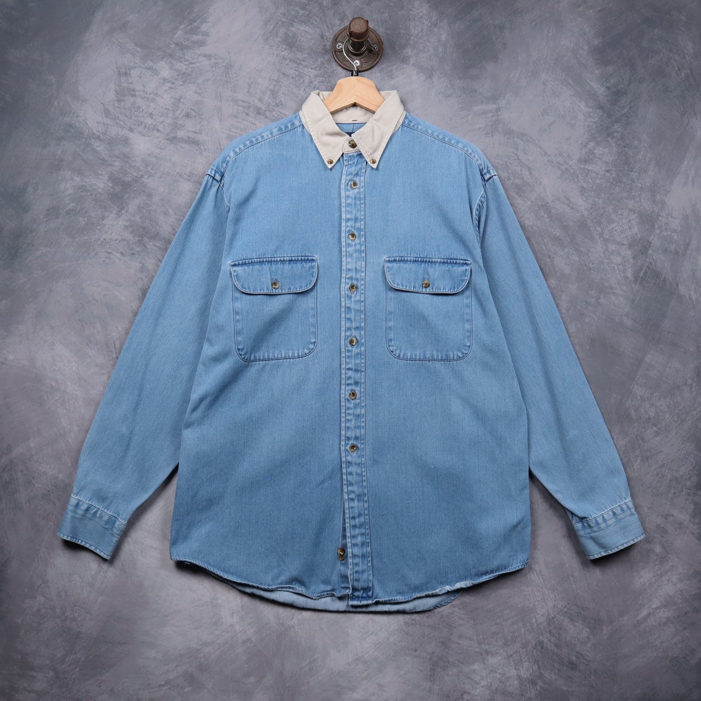 90s Light Blue Roundtree & Yorke Denim Button-Up Shirt 5474