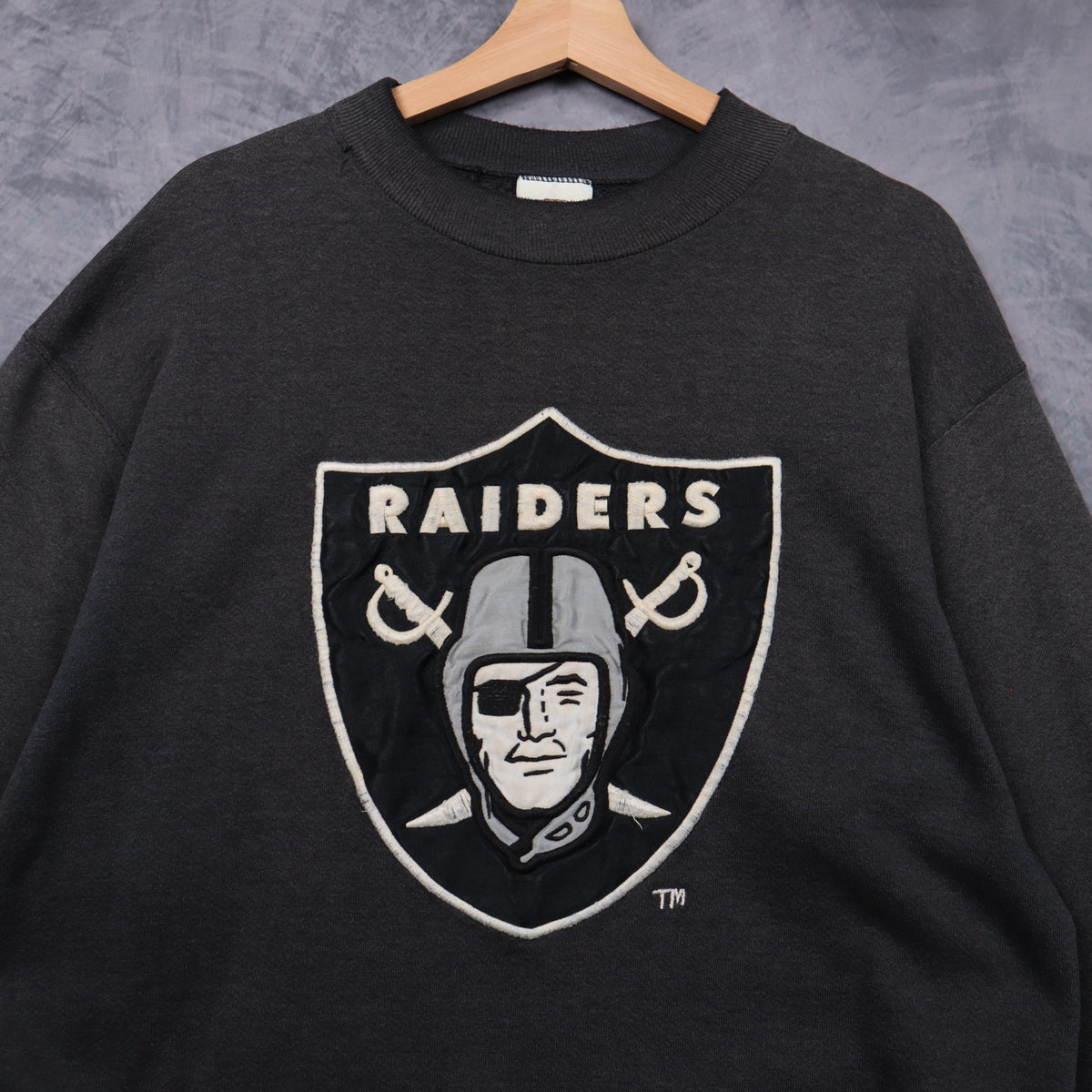 90s Faded Black Raiders Crewneck Sweatshirt 6536