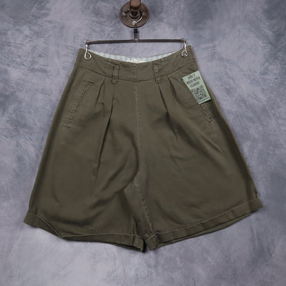 90s Olive Green Banana Republic Safari & Travel Pleated Shorts 5183