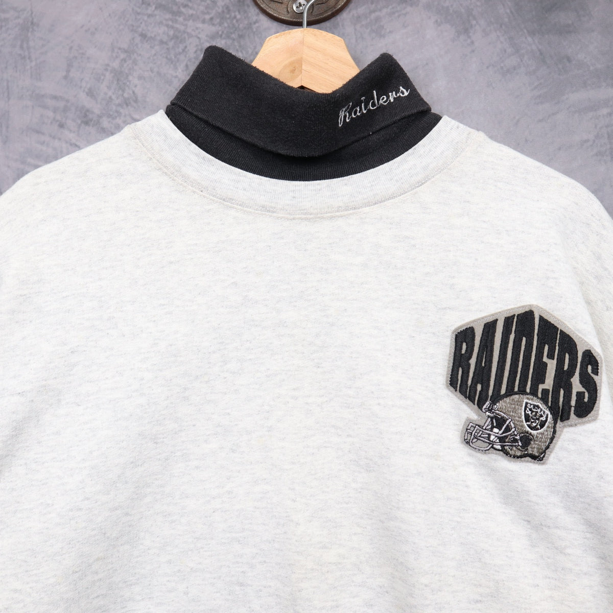 90s Grey Raiders Turtleneck Sweatshirt 6429