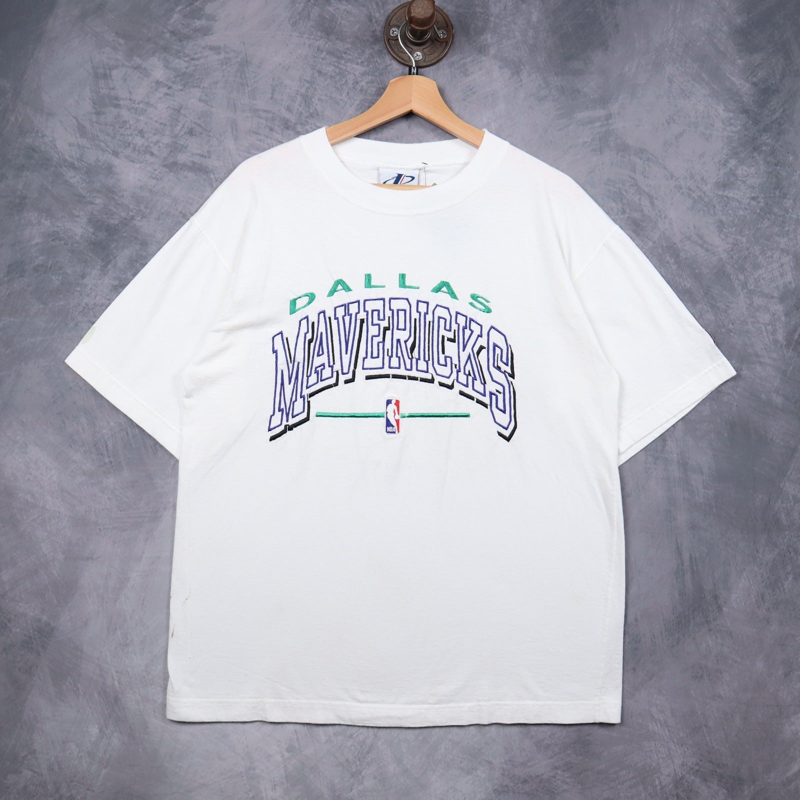 90s White Dallas Mavericks Embroidered Logo Athletic Shirt 5154
