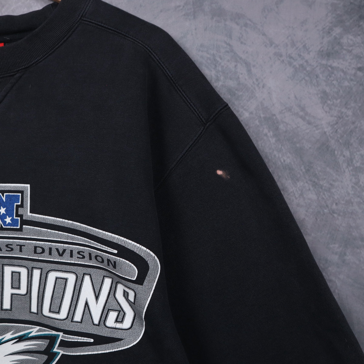 2002 Black Philadelphia Eagles NFC East Division Champions Crewneck Sweatshirt 6782