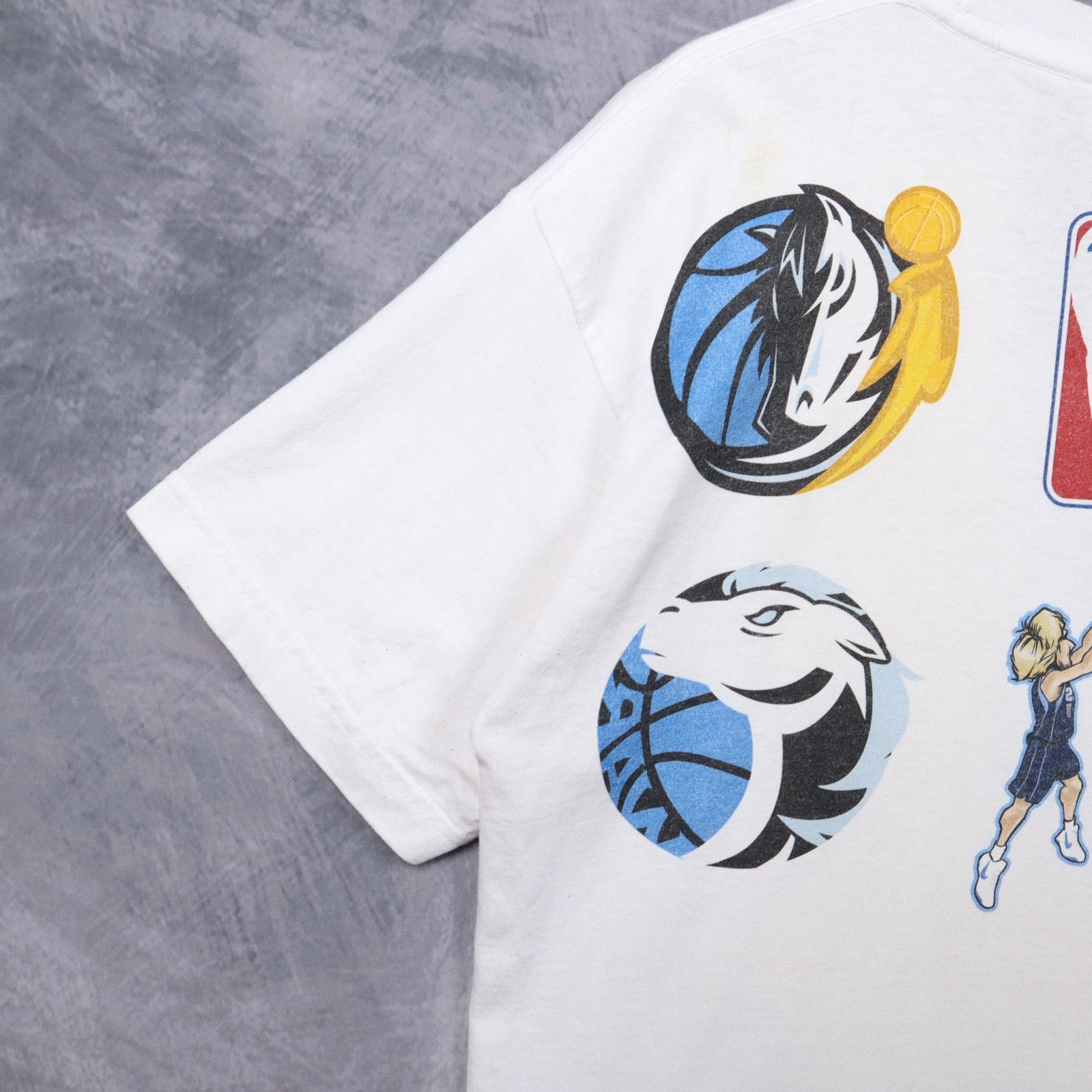 Early 2000s White Dirk Nowitzki Dallas Mavericks Shirt 5602