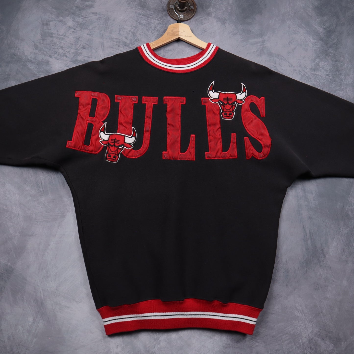 90s Black Chicago Bulls Embroidered Sweatshirt 5113