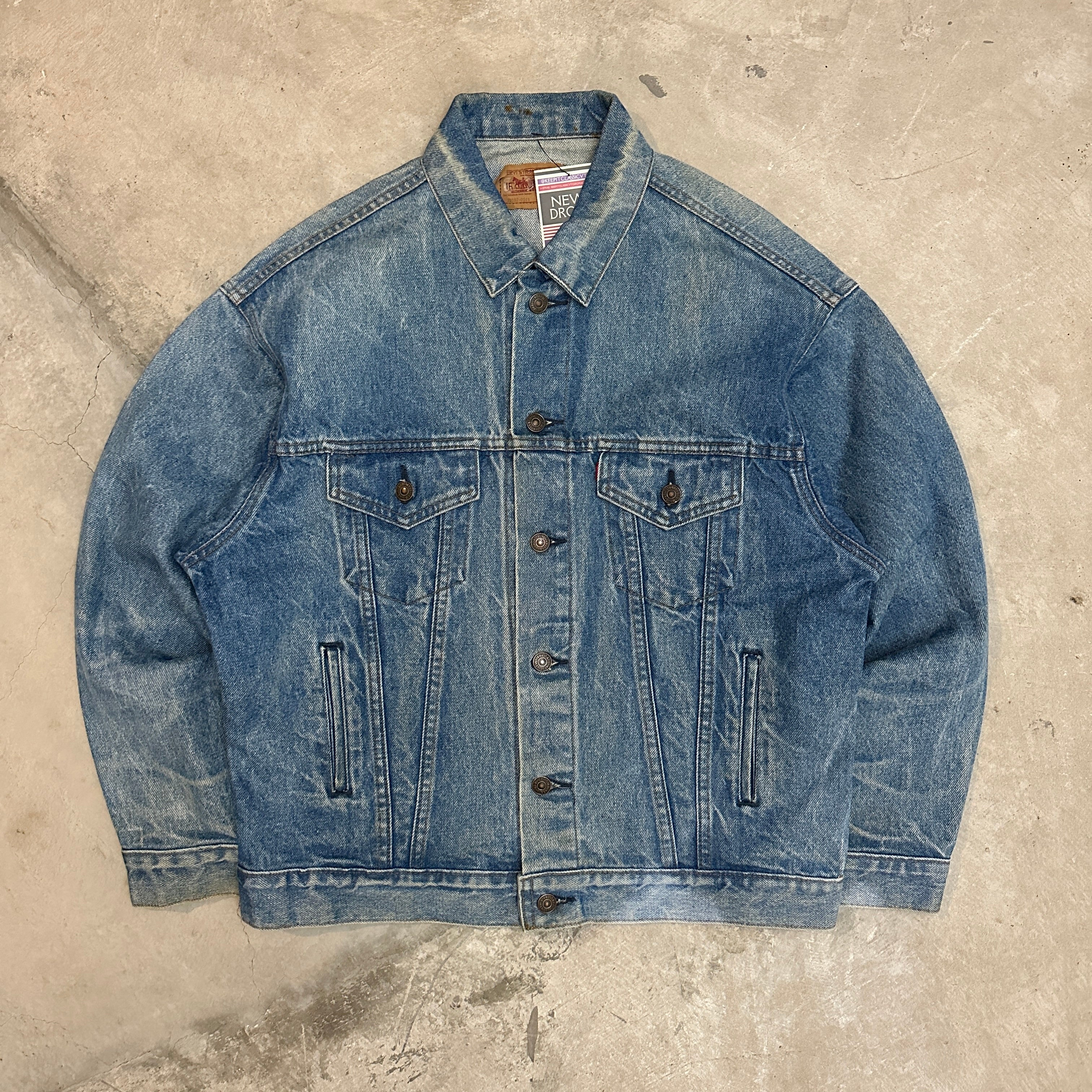 90s Light Wash Worn In Levi’s Type 3 Denim Jacket L H14