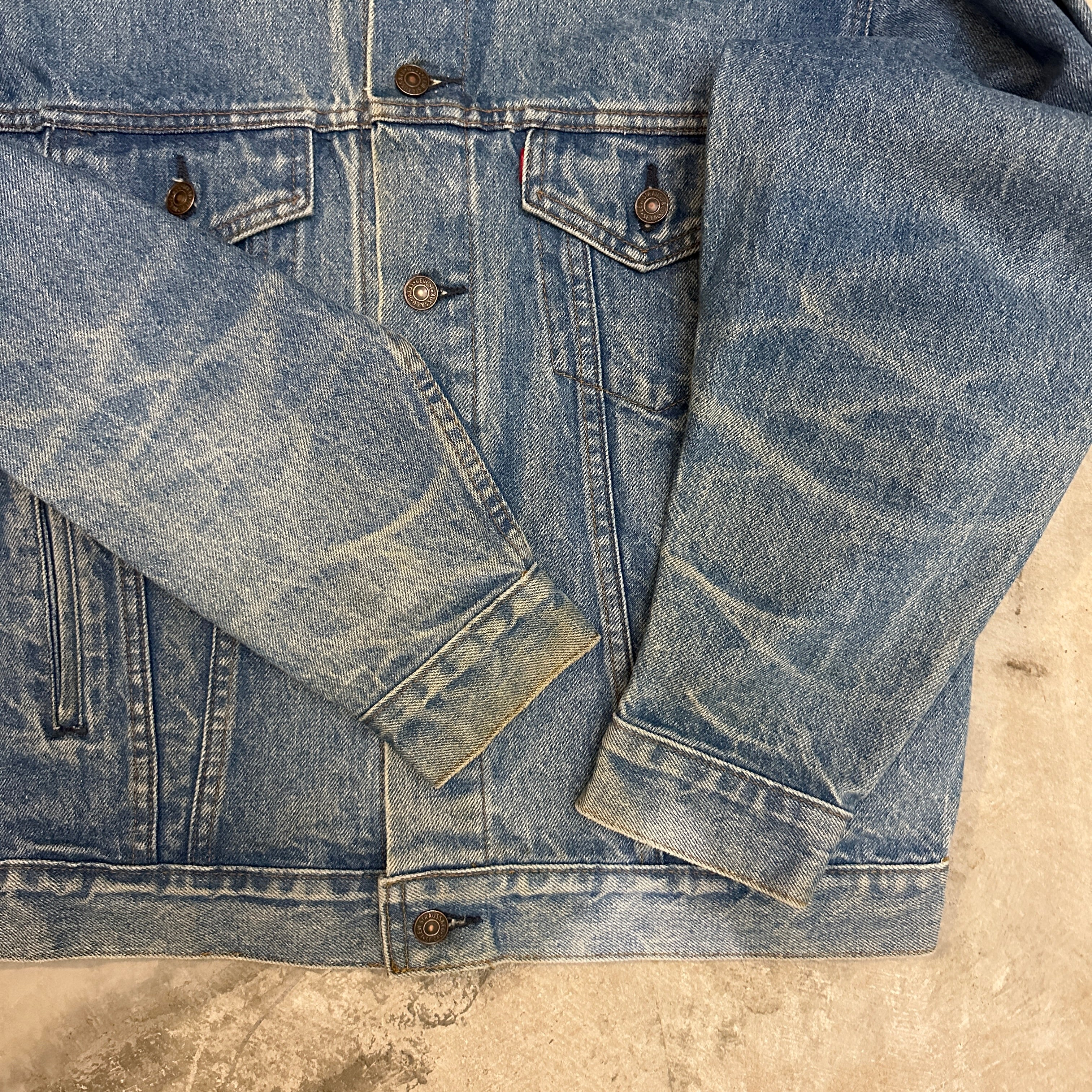 90s Light Wash Worn In Levi’s Type 3 Denim Jacket L H14